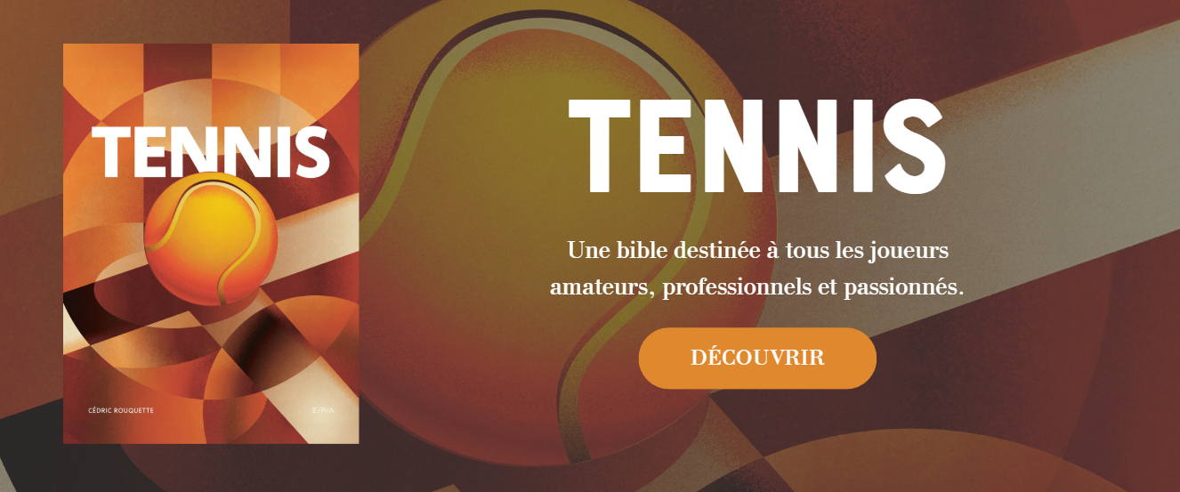 L'image met en avant un livre intitulé "SOLITAIRES" dans une esthétique minimaliste et épurée. La couverture du livre présente une illustration de mer agitée avec des vagues stylisées en différentes nuances de bleu, sous un ciel pâle et des nuages doux dans des tons crème. Un voilier solitaire est visible à droite, avec une voile blanche, tandis qu'un autre bateau avec une voile rouge vif se trouve à l'arrière-plan à gauche, renforçant le thème de la solitude en mer.  À gauche du livre, un tiré à part (illustration détachée) représentant également un voilier solitaire est présenté, ce qui laisse entendre qu’il est offert en cadeau avec la précommande. Sur la droite de l'image, un texte en majuscules annonce : "PRÉCOMMANDES DISPONIBLES", suivi d'une invitation à précommander le livre et à recevoir en cadeau cette illustration. En dessous, un bouton gris clair affiche "En savoir plus" pour inciter l'utilisateur à passer à l'action.